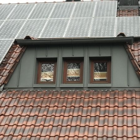 Gaubenbekleidung mit drei Fenstern