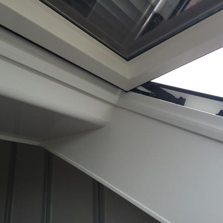 Geöffnetes Dachfenster von Innen
