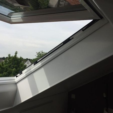 Geöffnetes Dachfenster von Innen