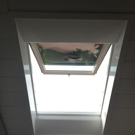 Geöffnetes Dachfenster von Innen