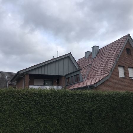 Ansicht eines Daches, welches noch nicht saniert wurde.