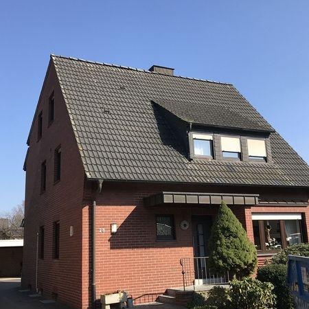 Ansicht eines Daches, welches noch nicht saniert wurde.