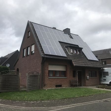 Ansicht eines Daches, welches noch nicht saniert wurde.
